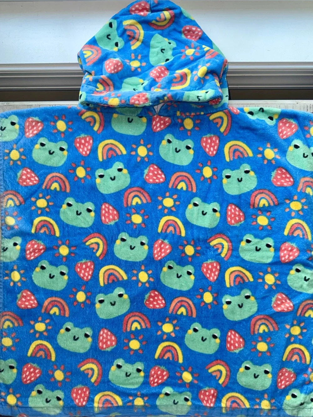 Kids Towel Poncho with Hood One Size Rainbows & frogs EUC